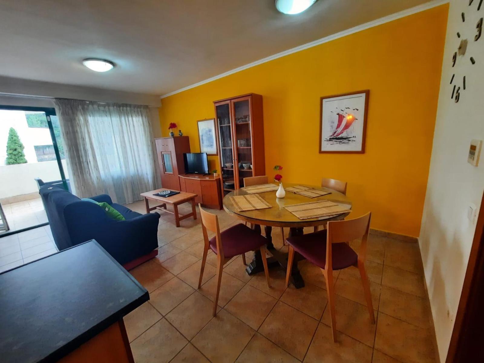 Costa Apartment *